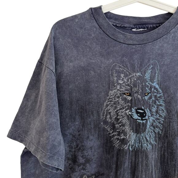 Vintage Embroidered Wolf T-shirt - Picture 7 of 8